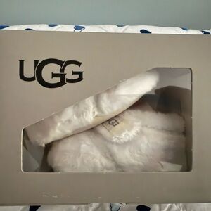 NEW UGG White Fluffy Slippers SIZE 1